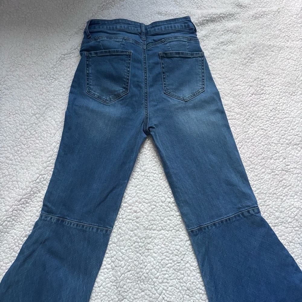 ⭐️⭐️⭐️Fashion Nova Blue Flare high rise jeans size 5 - Picture 6 of 7